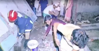 সিদ্ধিরগঞ্জে গ্যাস লিকেজ থেকে বিস্ফোরণ, উড়ে গেলো রান্নাঘর ও বাথরুমের ছাদ